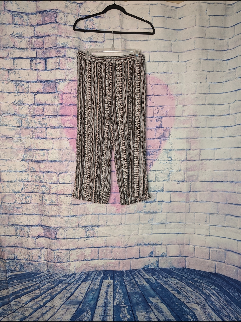 Black and White Striped Patterned Cropped Pants